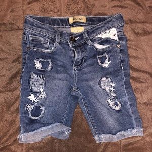 Girls distressed Shorts, size 6